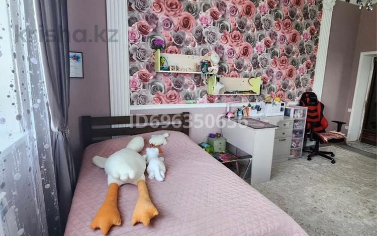 Жеке үй · 4 бөлме · 200 м² · 8 жүзд., Сосновая — Минимаркет «Колос», бағасы: 40 млн ₸ в Актобе, жилой массив Кирпичный — фото 2