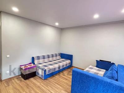 2-комнатная квартира · 45 м² · 5/5 этаж, Республики 5 — Мкрн &amp;quot;Самал&amp;quot;, напротив магазина &amp;quot;Есиль&amp;quot; за 21 млн 〒 в Астане, Сарыарка р-н