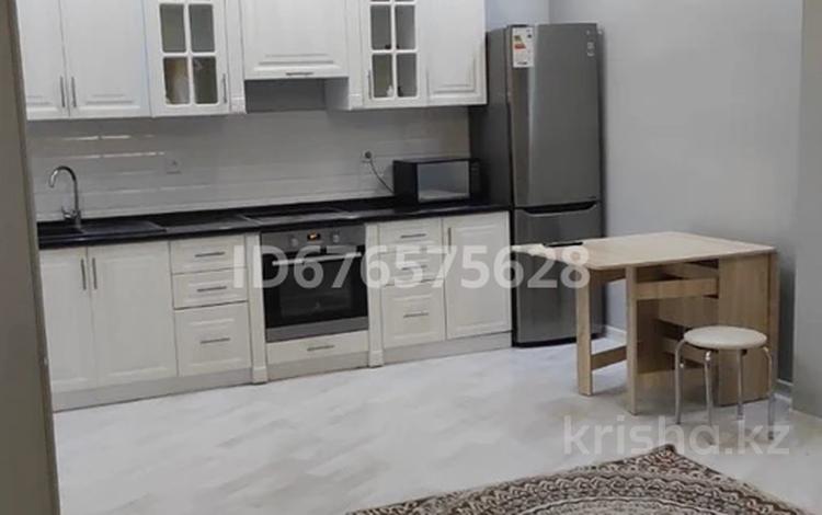 2-комнатная квартира, 75 м², 10/16 этаж помесячно, Туркестан 10 за 230 000 〒 в Астане, Есильский р-н — фото 2