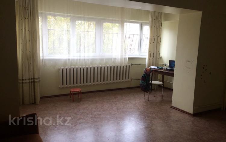 3-комнатная квартира, 60 м², 4/5 этаж, Тулебаева 21