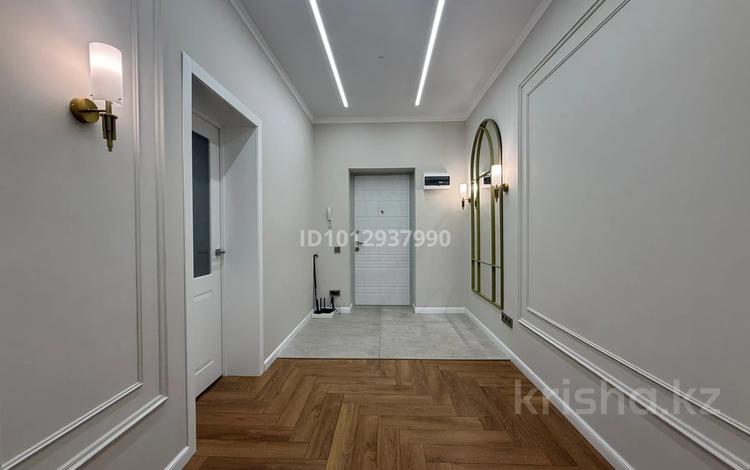 3-комнатная квартира · 70 м² · 4/13 этаж, Кабанбай батыра 252 за 450 000 ₸ в Алматы, Алмалинский р-н — фото 2