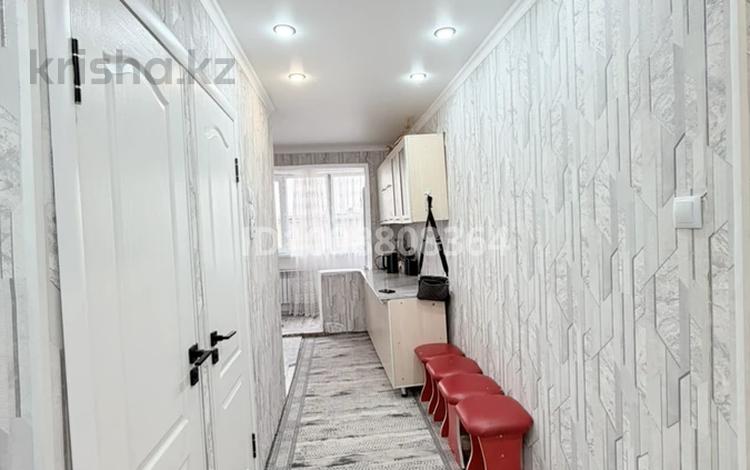 2-бөлмелі пәтер · 55.5 м² · 5/5 қабат, Сураншы батыр 36 43 — Береке Серік магазин, бағасы: 12.5 млн ₸ в Аксукенте — фото 2