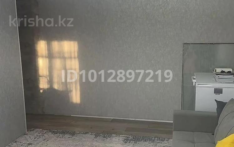 2-бөлмелі пәтер · 44 м² · 1/5 қабат, Майкудук, 18й микрорайон 22, бағасы: 12.2 млн ₸ в Караганде, Алихана Бокейханова р-н — фото 2