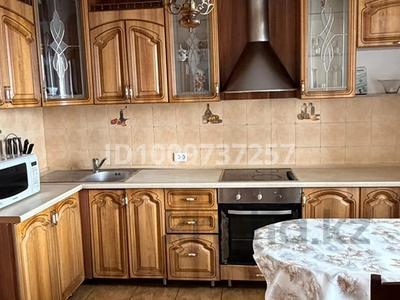 4-бөлмелі пәтер · 125 м² · 2 қабат, Сатпаева 85, бағасы: 250 000 〒 в Семее