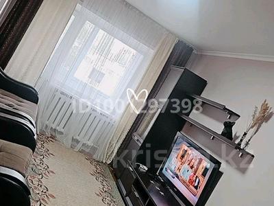 2-комнатная квартира · 50 м² · 2/5 этаж, 6й микрорайон 2 — Пересечение ермекова бухар жирау за 13 000 ₸ в Караганде, Казыбек би р-н
