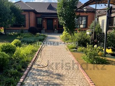 Жеке үй · 5 бөлме · 200 м² · 10 жүзд., Райымбек батыра 121, бағасы: 75 млн ₸ в Актобе, жилой массив Акжар-2