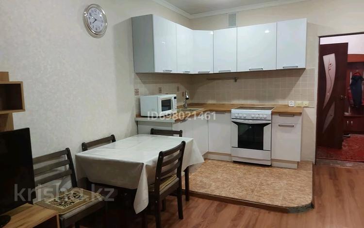 1-комнатная квартира, 35 м², 10/16 этаж помесячно, Тлендиева 15/1 за 150 000 〒 в Астане, Сарыарка р-н — фото 2