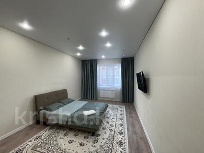 1-комнатная квартира · 55 м² · 4/5 этаж, мкр. Алтын орда 360 А — 81 мектеп, Дина за 10 000 ₸ в Актобе