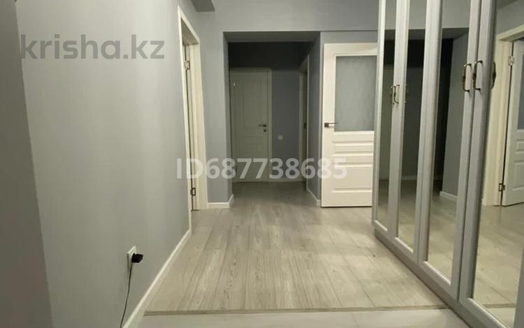 3-комнатная квартира, 70 м², 4/5 этаж, мкр Мамыр-7 16 за 62 млн 〒 в Алматы, Ауэзовский р-н — фото 2