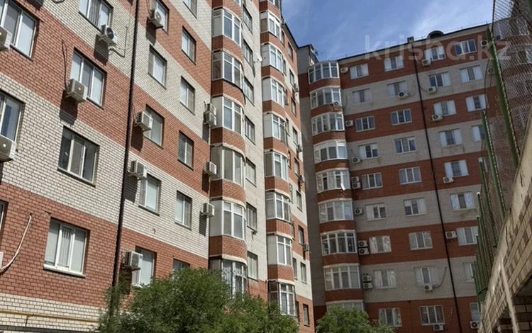 3-бөлмелі пәтер · 110 м² · 3/9 қабат, Нұрсая ш/а., Таумуш Жумагалиев 15, бағасы: 45.9 млн ₸ в Атырау, мкр Нурсая — фото 2