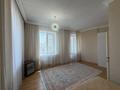 4-комнатная квартира · 140 м² · 7/8 этаж, Кабанбай батыра 7 за 800 000 ₸ в Астане, Нура р-н — фото 17
