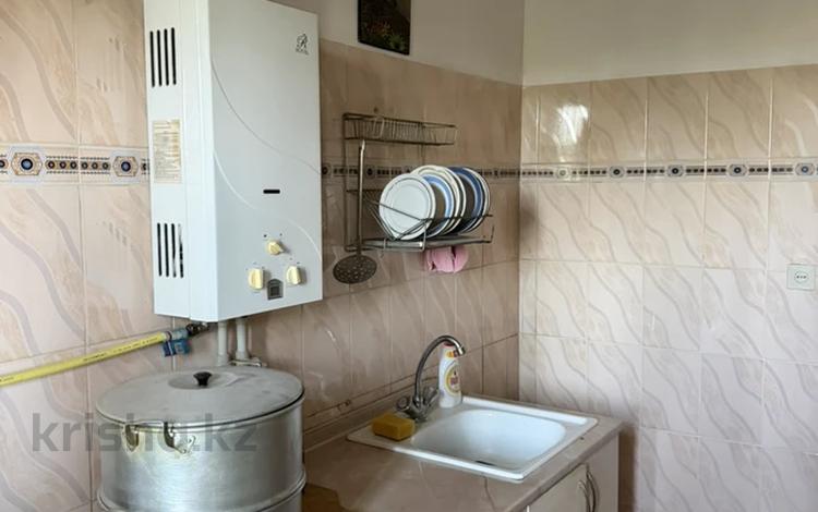 2-комнатная квартира · 50.5 м² · 5/5 этаж, 15-й микрорайон, Жибек Жолы 43 — фосфорная больница за 23 млн ₸ в Шымкенте, Аль-Фарабийский р-н — фото 2
