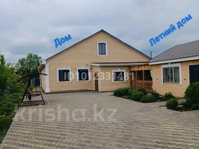 Отдельный дом · 4 комнаты · 180 м² · 10 сот., Бурводстрой 8 — Сзади гиперАнвара по Нокина за 31 млн ₸ в Актобе, мкр Акжар