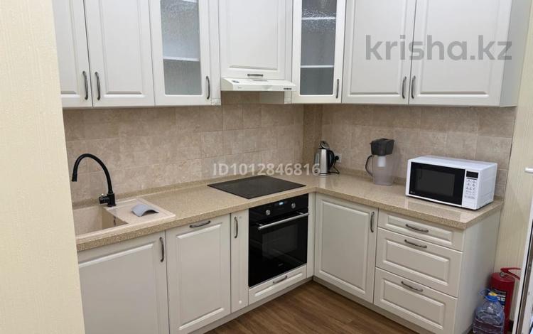 1-комнатная квартира · 53 м² · 7/10 этаж, мкр Хан Тенгри, Кенесары хана 54/37 за 250 000 ₸ в Алматы, Бостандыкский р-н — фото 2