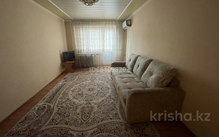 2-комнатная квартира, 50 м², 3/5 этаж, 1мкр 7 за 11.9 млн 〒 в Туркестане — фото 2