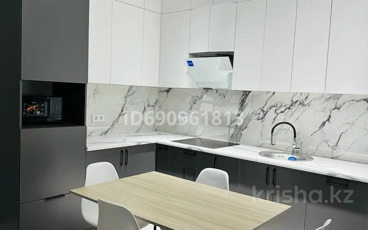 2-комнатная квартира, 50 м², 10/23 этаж помесячно, Айнакол 66/1 — Возле мечети Хазрет Сұлтан