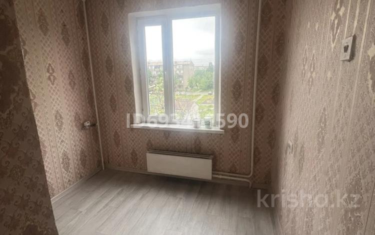 1-комнатная квартира, 31 м², 4/5 этаж, 4 мкр 32 за 9.5 млн 〒 в Талдыкоргане, мкр Жастар — фото 2