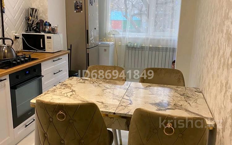 2-бөлмелі пәтер, 52 м², 1/5 қабат, Мухита 73 — Кафе Мельница, бағасы: 19 млн 〒 в Уральске — фото 2