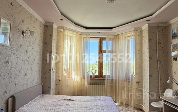 3-комнатная квартира · 68 м² · 3/3 этаж, Бахитжан Махамбетова 24 — с есет Батыром или с марьесьева за 18 млн 〒 в Актобе — фото 2