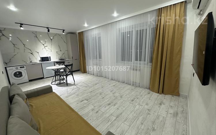 2-бөлмелі пәтер · 42.6 м² · 7/9 қабат, Алмагүл ш/а., Таумана Амандомова 42 — Амандосва 42, бағасы: 22 млн ₸ в Атырау, мкр. Алмагуль — фото 2