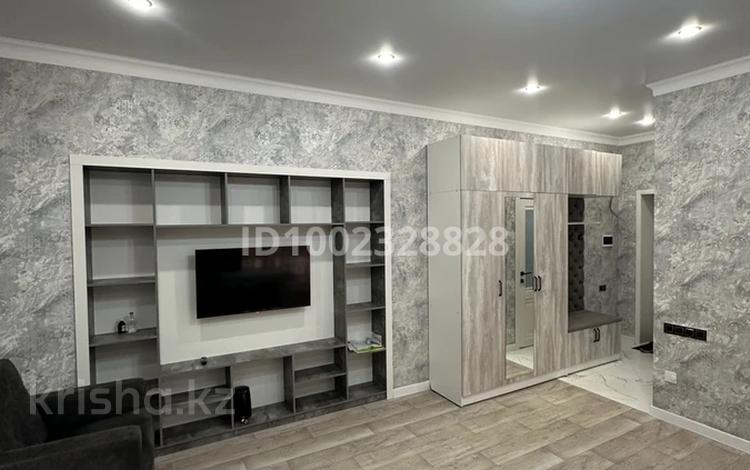 2-комнатная квартира · 73 м² · 1/6 этаж, Жумабаева 42 за 330 000 ₸ в Семее — фото 2