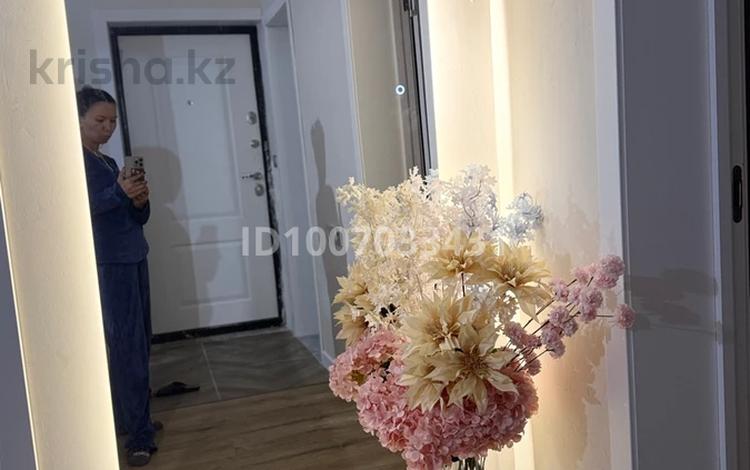 3-комнатная квартира · 60 м² · 3/9 этаж, мкр Кокжиек — Жолымбет 65/18 за 250 000 〒 в Алматы, Жетысуский р-н — фото 2