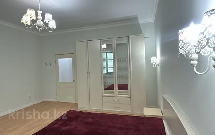 2-комнатная квартира · 77 м² · 3/6 этаж, Кабанбай Батыра 13 за 350 000 ₸ в Астане, Нура р-н — фото 2