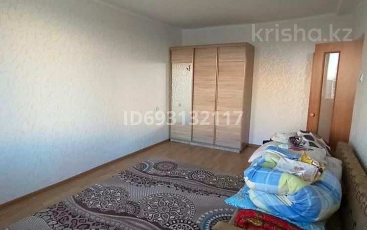 1-комнатная квартира, 40 м², 8/9 этаж помесячно, мкр. Зачаганск пгт 83 за 90 000 〒 в Уральске, мкр. Зачаганск пгт — фото 2