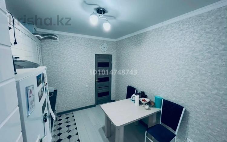 2-комнатная квартира · 63 м² · 3/3 этаж, жилой массив Есет Батыр 15к — Возле диный за 18 млн ₸ в Актобе — фото 2