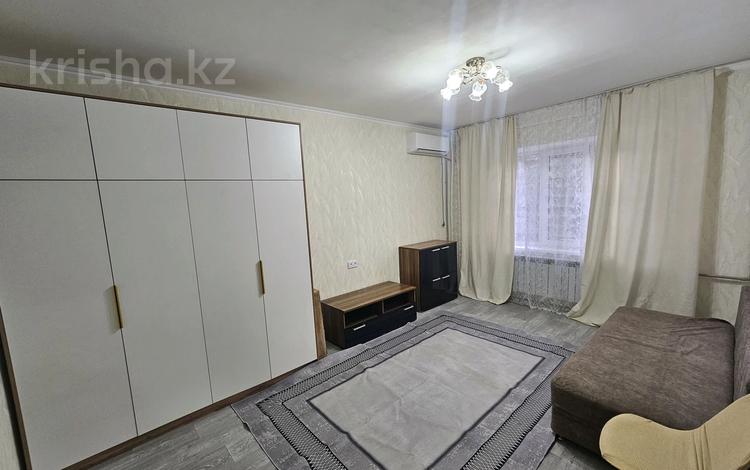 1-бөлмелі пәтер · 40 м² · 3/5 қабат, мкр Мамыр-2 11, бағасы: 230 000 ₸ в Алматы, Ауэзовский р-н — фото 2
