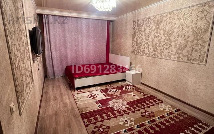 1-комнатная квартира, 33 м², 1/5 этаж, мкр Айнабулак-1 6