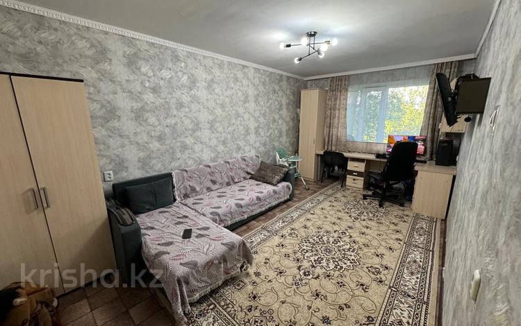 2-комнатная квартира, 43.5 м², 1/5 этаж, Майкудук, 18й микрорайон 6