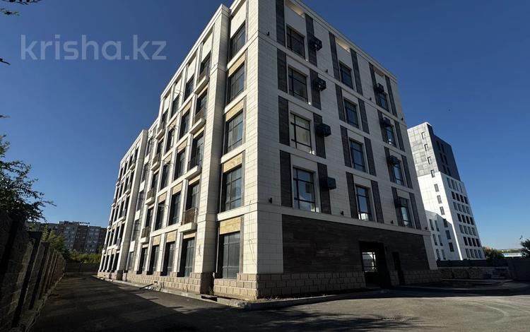 2-бөлмелі пәтер · 73.7 м² · 2/5 қабат, Строителей 34/1, бағасы: 43 млн ₸ в Караганде, Казыбек би р-н — фото 2
