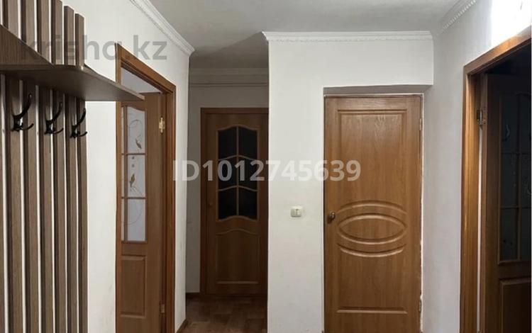 4-комнатная квартира · 80.9 м² · 1/5 этаж, 4 мкр 19 за 20 млн ₸ в Риддере — фото 2