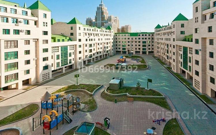 1-комнатная квартира, 40 м², 3/4 этаж помесячно, Кабанбай батыра 13 за 200 000 〒 в Астане — фото 2