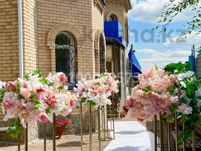 Дом · 5 комнат · 400 м², Кайырбекова 98/1 — Пересечение Пушкина за 130 000 〒 в Костанае