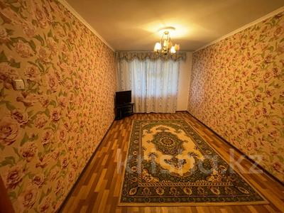1-комнатная квартира, 50 м², 4/5 этаж помесячно, Гагарина за 100 000 〒 в Уральске