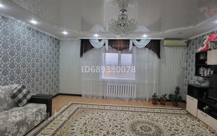 2-бөлмелі пәтер, 70 м², 5/5 қабат, мкр Жана Орда 10/1, бағасы: 25 млн 〒 в Уральске, мкр Жана Орда — фото 2