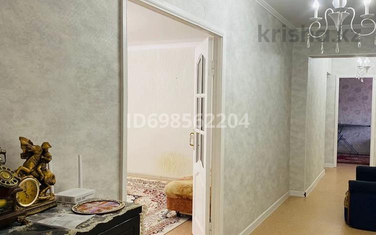 4-комнатная квартира, 95 м², 3 этаж помесячно, 15-й мкр, 15-ш/а. 28