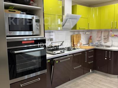 4-комнатная квартира · 120 м² · 3/5 этаж, ихсанова 54 за 55 млн ₸ в Уральске, мкр Школьник