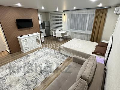 1-комнатная квартира · 33 м² · 1/5 этаж, Бурова 22 — Возле У-ка вокзал за 13 000 ₸ в Усть-Каменогорске