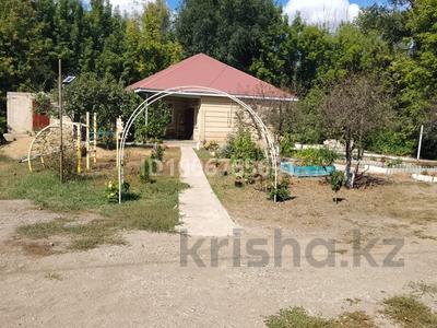 Отдельный дом · 2 комнаты · 85 м² · 10 сот., Нефтяник 4 39 за 12.5 млн 〒 в Актобе, жилой массив Жилянка