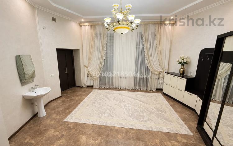 Жеке үй · 8 бөлме · 240 м² · 10 жүзд., мкр Акжайык, Кокшетау 18 — Напротив Садик Амира , рядом автомойка, бағасы: 175 млн ₸ в Шымкенте, Абайский р-н — фото 2