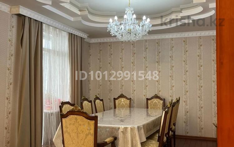 4-комнатная квартира · 235 м² · 9/9 этаж, Алихана Бокейхана за 600 000 ₸ в Астане, Есильский р-н — фото 2