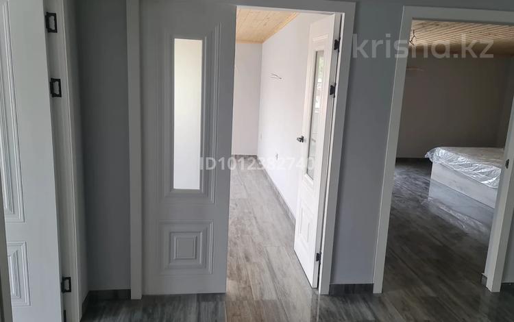 2-бөлмелі пәтер · 100 м² · 3/3 қабат, ул. Алиби Жангельдина 130а, бағасы: 350 000 ₸ в Алматы, Жетысуский р-н — фото 2