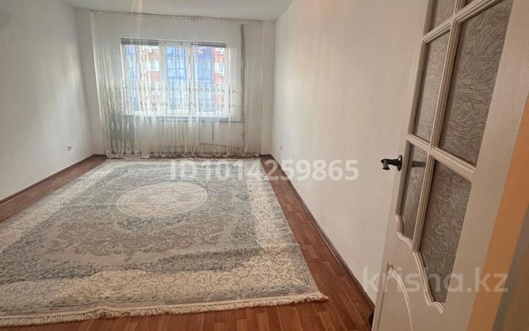 3-бөлмелі пәтер · 74 м² · 2/6 қабат, Алмагүл ш/а. 28, бағасы: 230 000 ₸ в Атырау, мкр. Алмагуль — фото 2