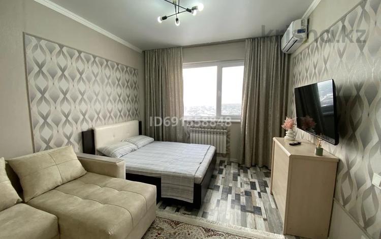 1-комнатная квартира, 45 м², 10/10 этаж по часам, Сейфуллина 5111 за 2 000 〒 в Алматы, Турксибский р-н — фото 2