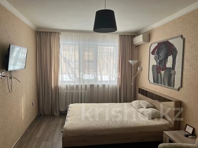 1-комнатная квартира, 39 м² по часам, Айманова 21 за 4 000 〒 в Павлодаре