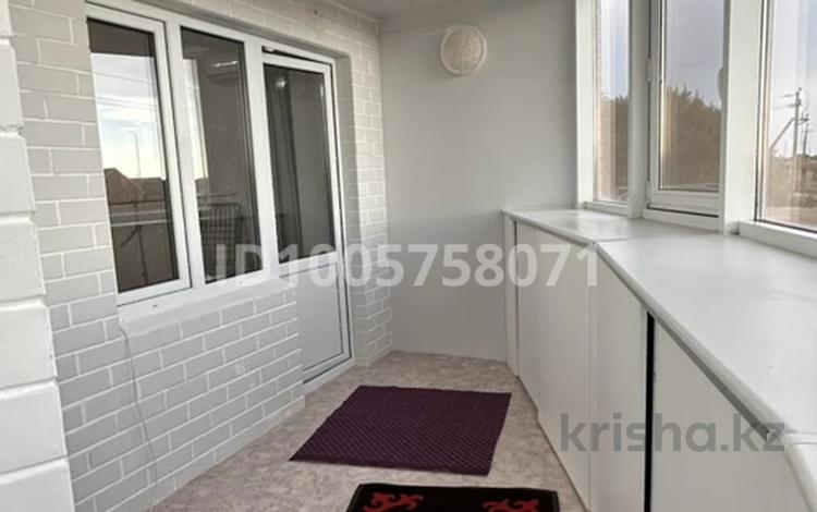 2-комнатная квартира · 68 м² · 1/10 этаж, 10 мкр 24 за 22.5 млн 〒 в Аксае — фото 2