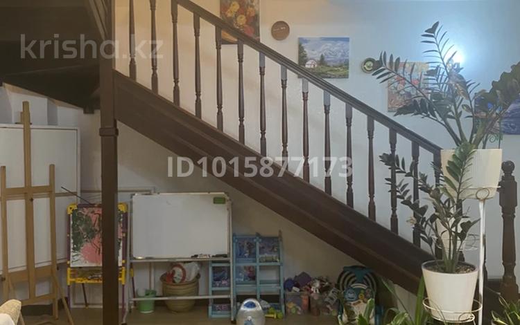 5-бөлмелі пәтер · 200 м² · 4/5 қабат, Ақсай-1 ш/а., Жетысу-2 2 — Школа 117, бағасы: 200 млн ₸ в Алматы, Ауэзовский р-н — фото 2